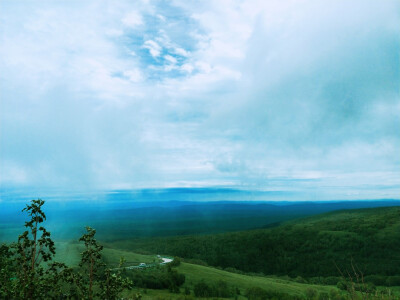 有些路看起来很近走去却很远的，缺少耐心永远走不到头。
——沈从文 ​​​
图来自长白山