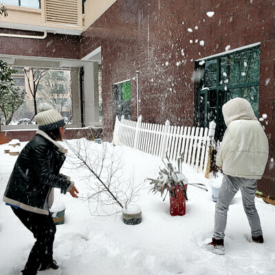 时隔多年再次在长沙看到雪！超级开心！~\(≧▽≦)/~