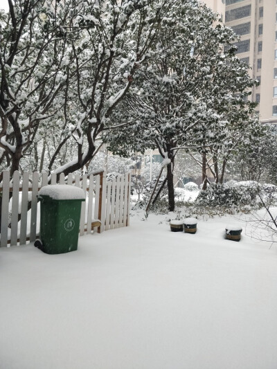 时隔多年再次在长沙看到雪！超级开心！~\(≧▽≦)/~