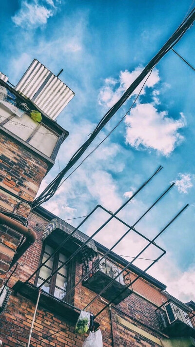 “我不喜欢这个世界 我只喜欢你。”