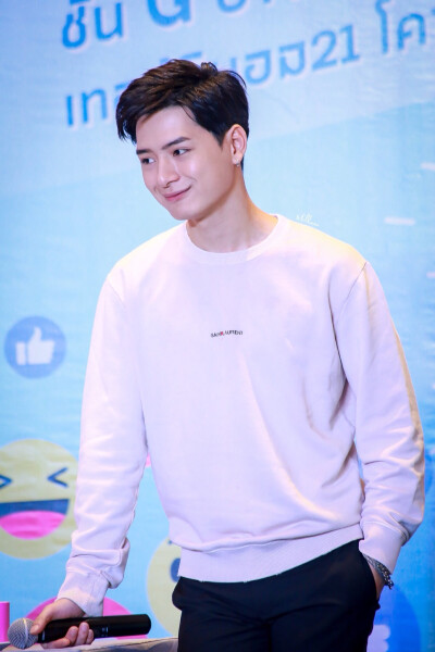 泰剧一年生 王慧侦 暖暖 阿日学长 Arthit KristPerawat
cr.Twitter:@logo