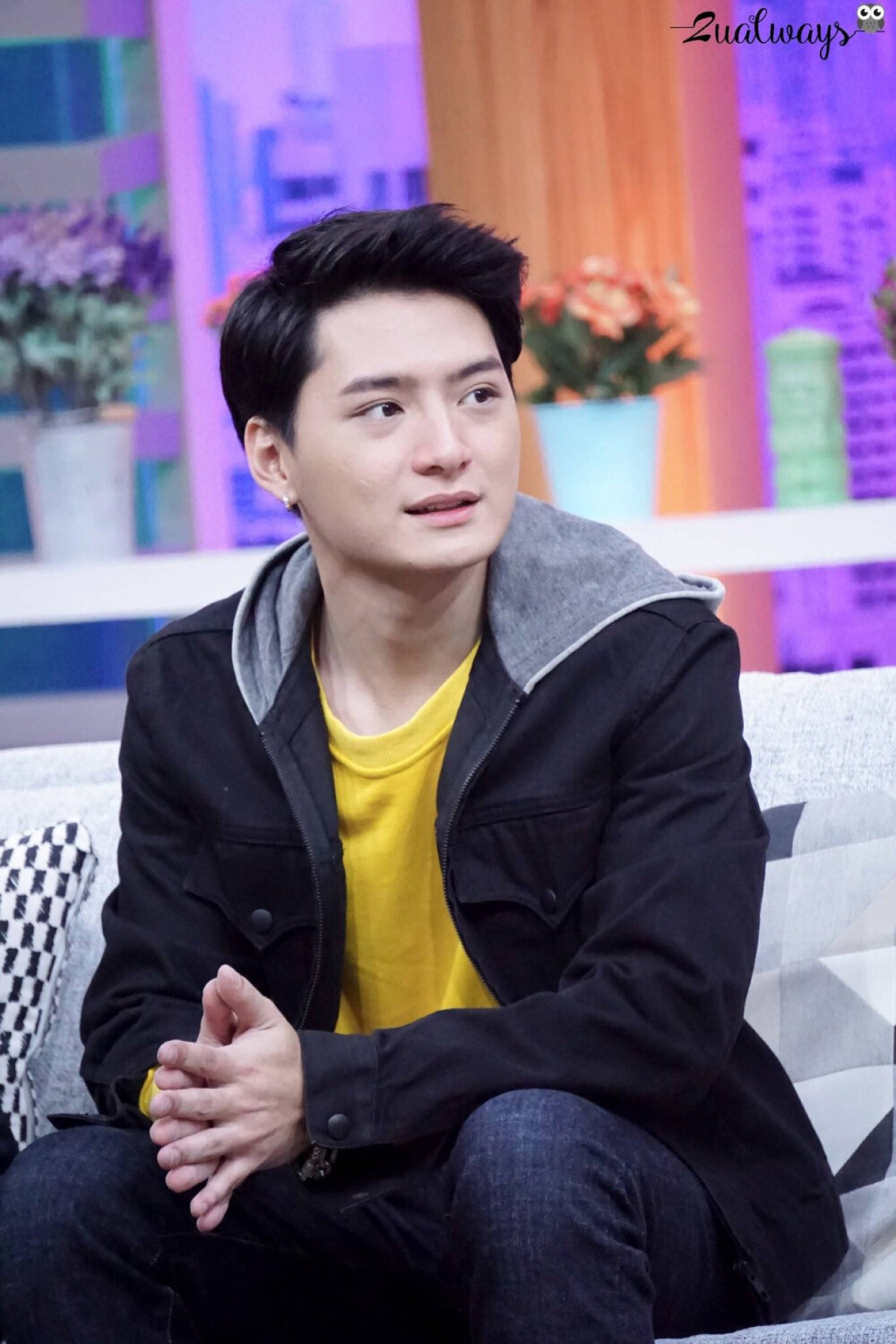 泰剧一年生 王慧侦 暖暖 阿日学长 Arthit KristPerawat
cr.Twitter:@logo