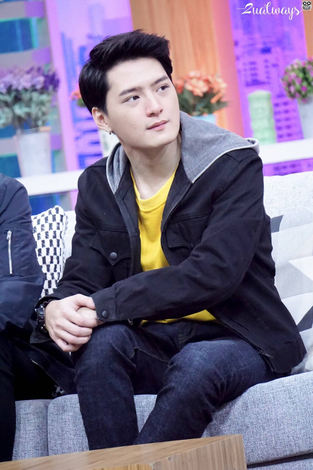 泰剧一年生 王慧侦 暖暖 阿日学长 Arthit KristPerawat
cr.Twitter:@logo