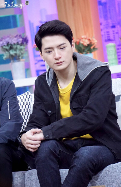 泰剧一年生 王慧侦 暖暖 阿日学长 Arthit KristPerawat
cr.Twitter:@logo