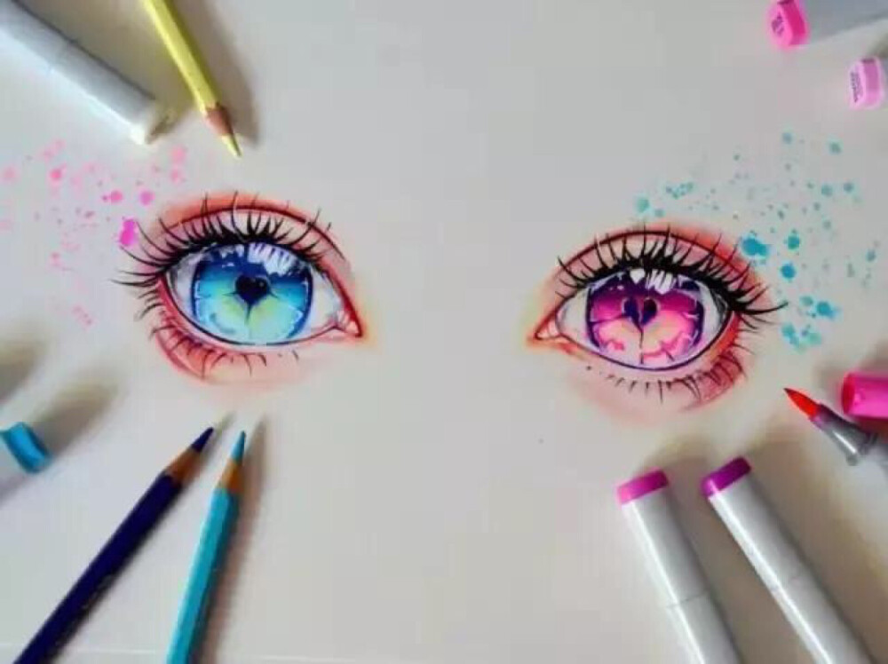 Lighane
来自德国一位概念艺术家
从小就特别喜欢画动漫人物
闪亮的色彩围绕着
犹如众星捧月
每一位的动漫女神人物在她笔下
萌翻全场
她的画作尤其对眼睛细节的刻画
尽显空灵、流动
看了她的画作，水平估计会提高不少