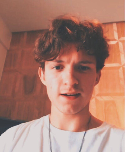 Tom Holland handsome!!!