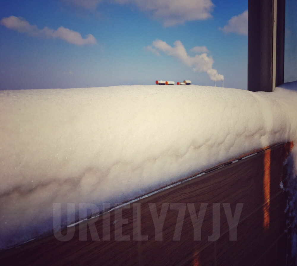 热缩片
拍雪景
自从我苦命的单反掉进海里.
我就只能用手机拍照了.
用热缩片画了儿子和他的好朋友.
