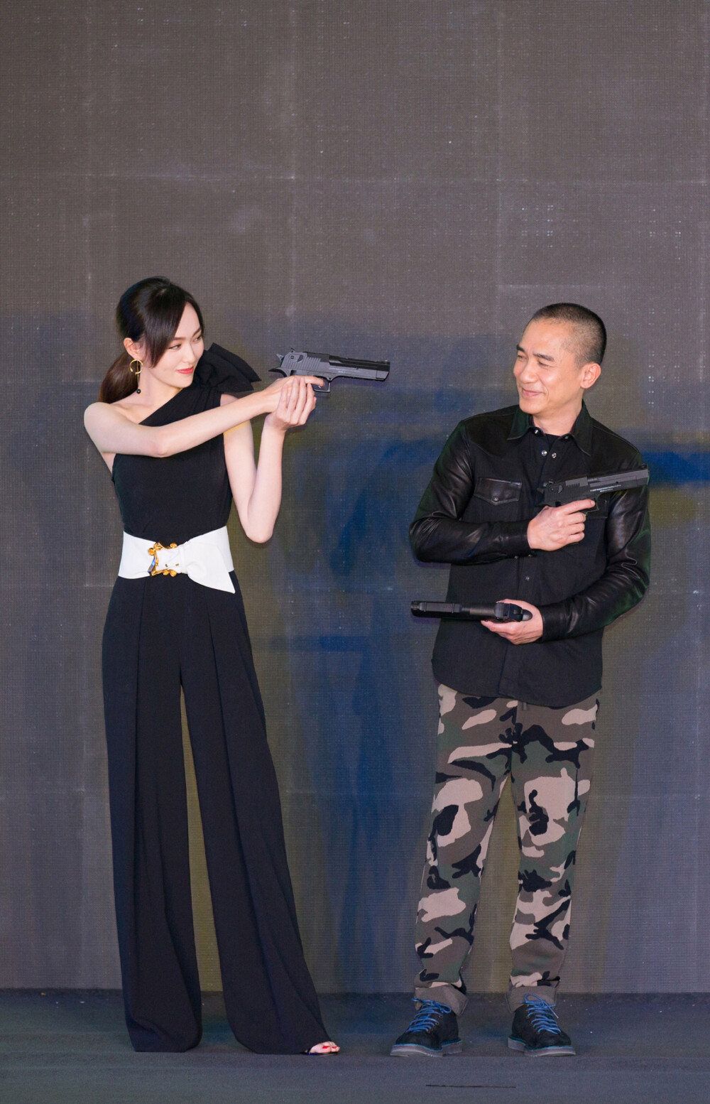 #美图系列##唐嫣#@唐嫣 受邀出席欧洲攻略电影发布会！ ​​​