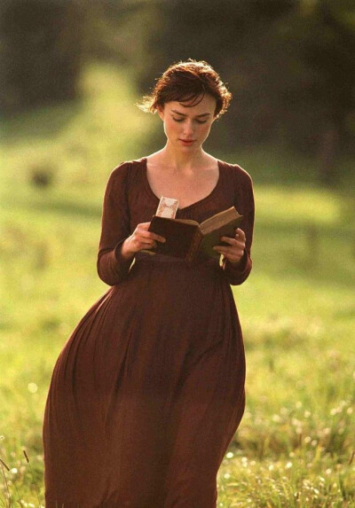 《傲慢与偏见》女主角—— 伊丽莎白
扮演者：凯拉·奈特莉（Keira Knightley） 