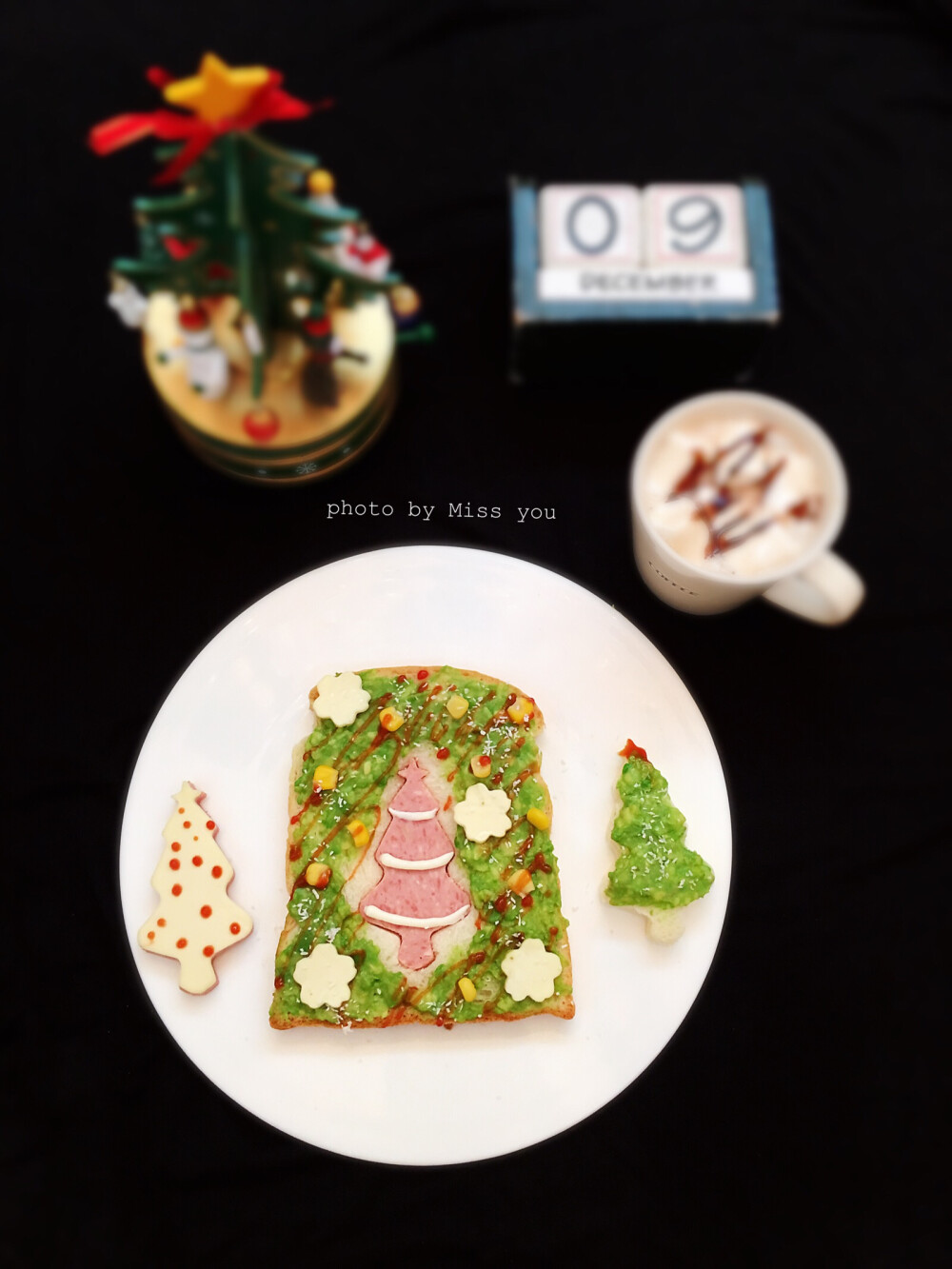 2018-12-09
米修的圣诞系列早餐
《冬日圣诞节》
圣诞树芝士火腿吐司
番茄意面 / 草莓香蕉雪人
棉花糖热巧克力