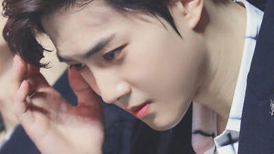 金俊勉橙光背景