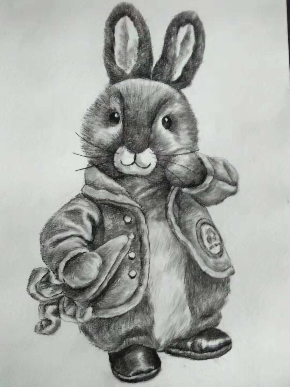 儿童画 创意素描 写生 速写 炭笔画 毛绒玩具 兔子古董电话 锤子 帽子 鸭舌帽