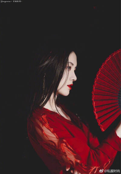  鞠婧祎古装花絮，很精致的小姐姐，穿古装很有味道～ ​