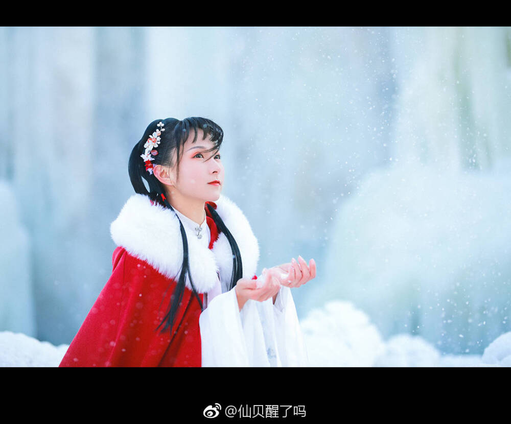 #汉服摄影#
“风回雪。”
出镜：@一朵胡萝卜丶vhv
摄影/后期：@仙贝醒了吗
同行：@梨子甜了吗
服装：@采梦集原创汉服国风
#青岛约拍##上海约拍##苏州约拍#