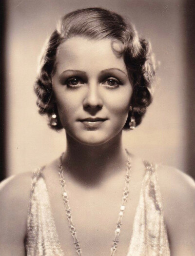 Gloria Stuart ​​​​