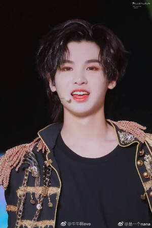 黄明昊