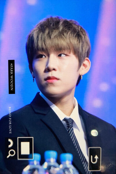 朴佑镇 wannaone 帕五金 190105