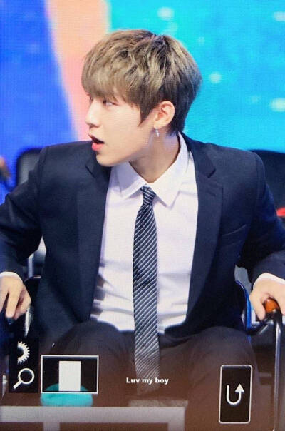 朴佑镇 wannaone 帕五金 190105