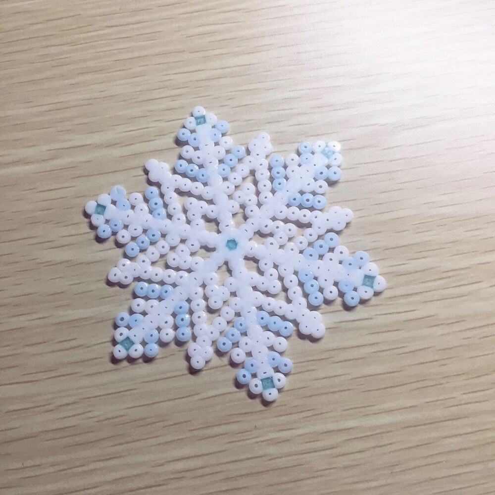 拼豆雪花造型