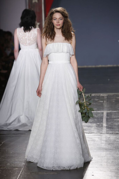 Jenny Packham 2018春夏婚纱系列 旧时光里的复古风韵