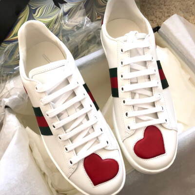 Gucci.小白鞋爱心