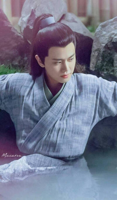 锦衣之下，嘉伦哥哥