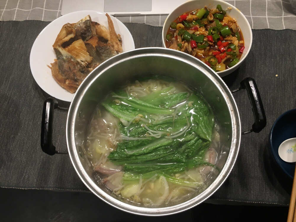 2019.01.03
顺德打包的炸鱼,超香很好吃！
小番茄做的炒“杂碎”
虾米焖冬瓜 这道菜吃起来感觉味道好富足
