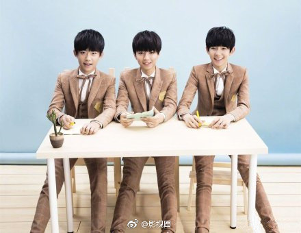 广电总局#12月电视剧备案#发布：TFBOYS 《青春修炼手册》疑拍剧版，《新大头儿子小头爸爸III》再演童年经典，杨超越《长安诺》、张嘉译和张一山的《大叔与少年》正式备案，还有《灰姑娘》《三国志》《李白》《三侠五义之侠义联盟》《路从今夜白之不期而遇》等。另外，广电总局还发布12月电视剧变更通报：易烊千玺、雷佳音《长安十二时辰》60集变更为26集，王大陆、李沁 《狼殿下》48集变更为58集，张若昀《庆余年》52集变更为46集，李晨《七日生》24集变更为32集，刘涛《拼图》40集变更为52集，新版《八月未央》80集变更为60集，邓伦、angelababy、朱一龙《我的真朋友》、张艺兴《黄金瞳》、