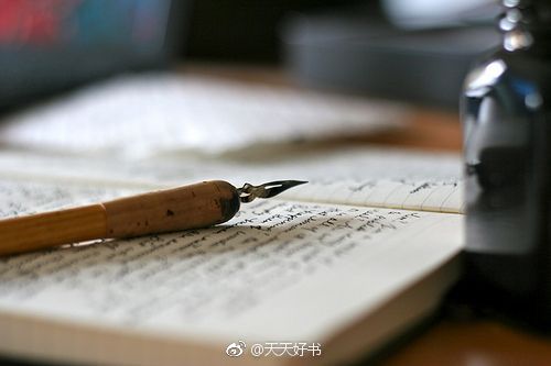 【书摘】艺术不是数学的方程式，冷静客观的分析难以达到的，往往能通过爱憎的情感抵达。对于“喜好”本身的探讨，能够寻找许多某种本质性的内心呼唤。首先就是阅读，发现各种文章的长处。在这里，不知不觉中就能够找到自己应该前进的第一步。同时，需要经常警惕，万万不能沉醉于他人的长处而忽略其短处。川端康成《新文章读本》