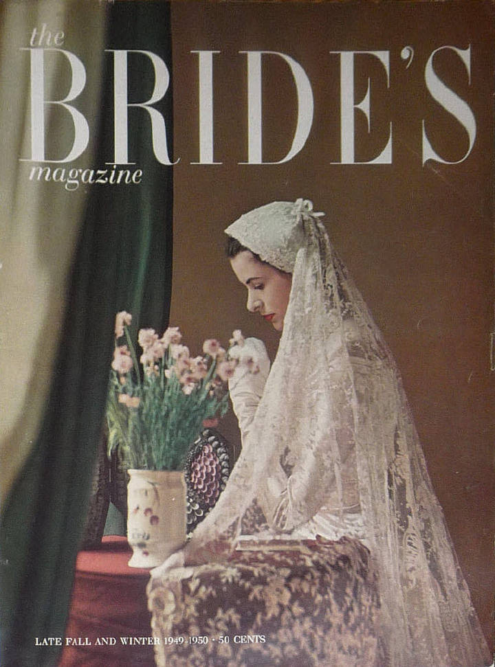 上个世纪40-50年代，《新娘》杂志的封面，在战争期间，婚纱样式相对比较简单，战争以后则发展为华丽的大裙摆，并且有精致的装饰。 ​​​​