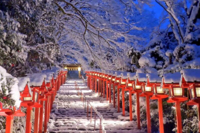 雪后的贵船神社。