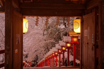 雪后的贵船神社。