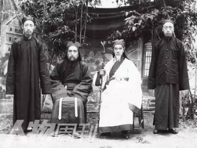 清末民初小规模汉服复兴
清末关中大儒牛兆濂
牛兆濂（1867年－1937年）字梦周，号蓝川。陕西蓝田人，清末关中大儒。幼年过目成诵，后拜三原著名理学大师贺瑞麟门下，光绪十年（1884年）肄业于关中书院，光绪十二年（…