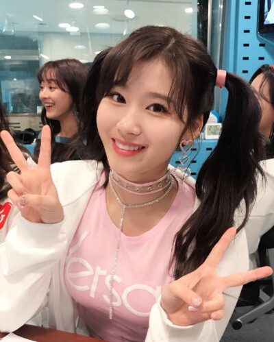 Twice sana凑崎纱夏