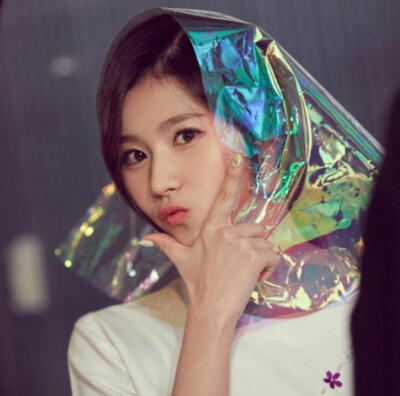 Twice sana凑崎纱夏