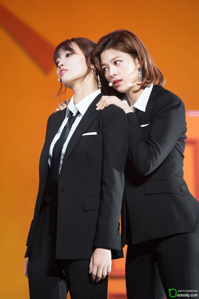 Twice momo平井桃 俞定延