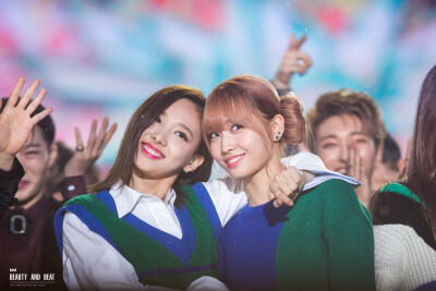 Twice 林娜琏 momo平井桃