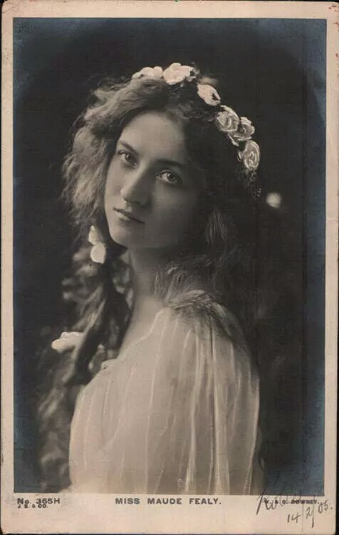 莫德费里
Maude Fealy 1883-1971年
美国默片女演员