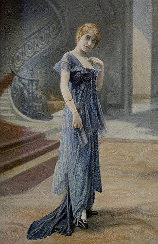 服装 | Evening Wear。
“优雅的身姿”。1910s。