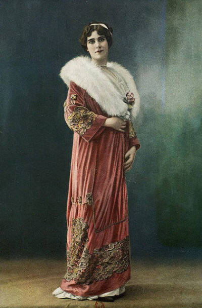 服装 | Evening Wear。
“优雅的身姿”。1910s。