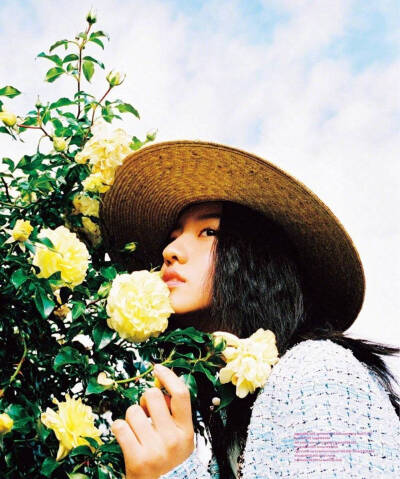 木村光希 | NYLON JAPAN 2月号让浇筑在岁月中的都被抹去棱角 成为你手中最温柔的风