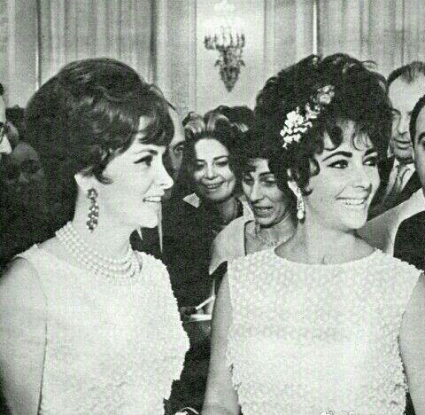 1961年莫斯科电影节
Liz与Gina撞衫（Dior）现场
Elizabeth Taylor &Gina Lollobrigida ​​​