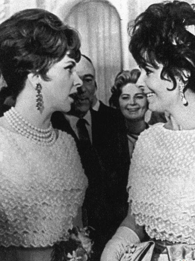 1961年莫斯科电影节
Liz与Gina撞衫（Dior）现场
Elizabeth Taylor &Gina Lollobrigida ​​​