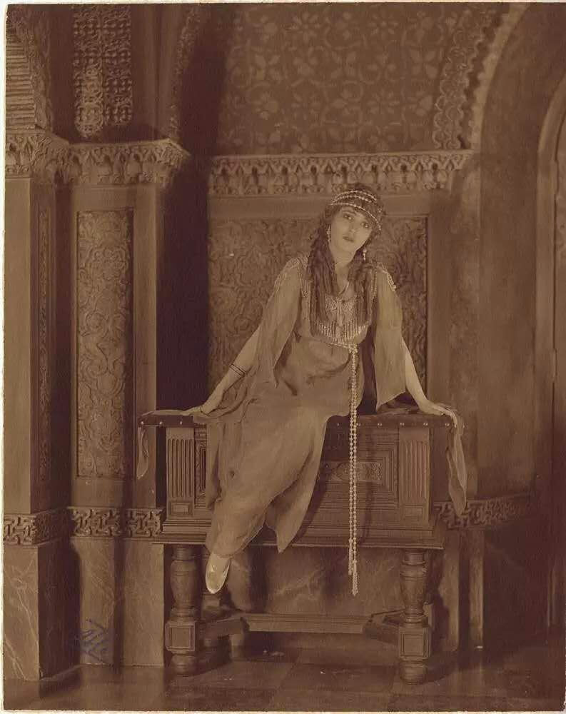 玛丽碧克馥
Mary Pickford 1892-1979年
美国默片女演员