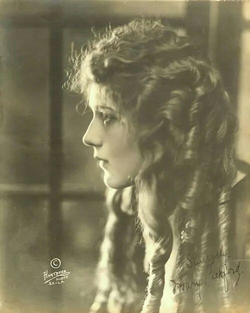 玛丽碧克馥
Mary Pickford 1892-1979年
美国默片女演员