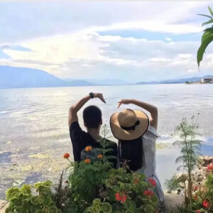 这世上总会有一个人
山高路远 为你而来 