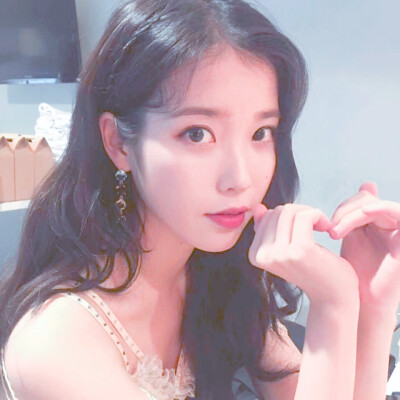 林纾妤
iu/李知恩头像