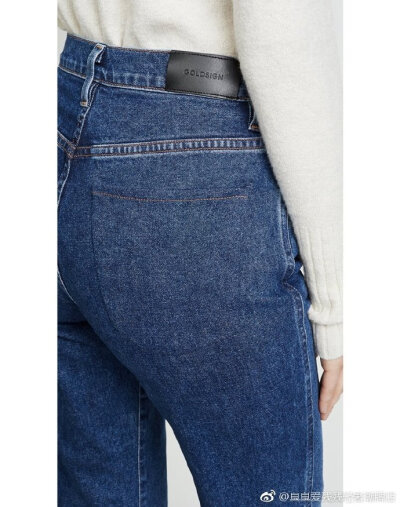 Goldsign 19春
蓝色高腰9分及踝直筒牛仔裤
水洗经典好看 设计简约高级
修饰一切腿部问题
上身又美又有型