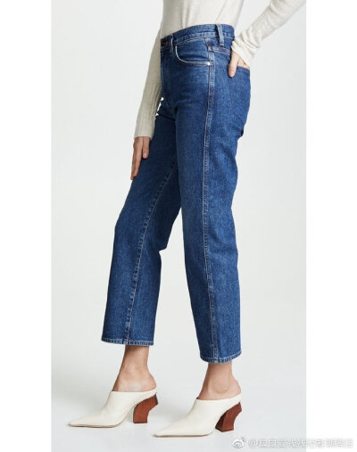 Goldsign 19春
蓝色高腰9分及踝直筒牛仔裤
水洗经典好看 设计简约高级
修饰一切腿部问题
上身又美又有型