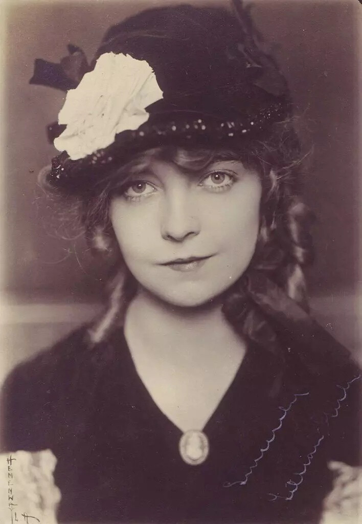 丽莲吉许
Lillian Gish 1893-1993年
美国默片女演员